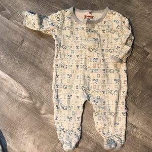 Magnetic newborn sleeper w/ drums